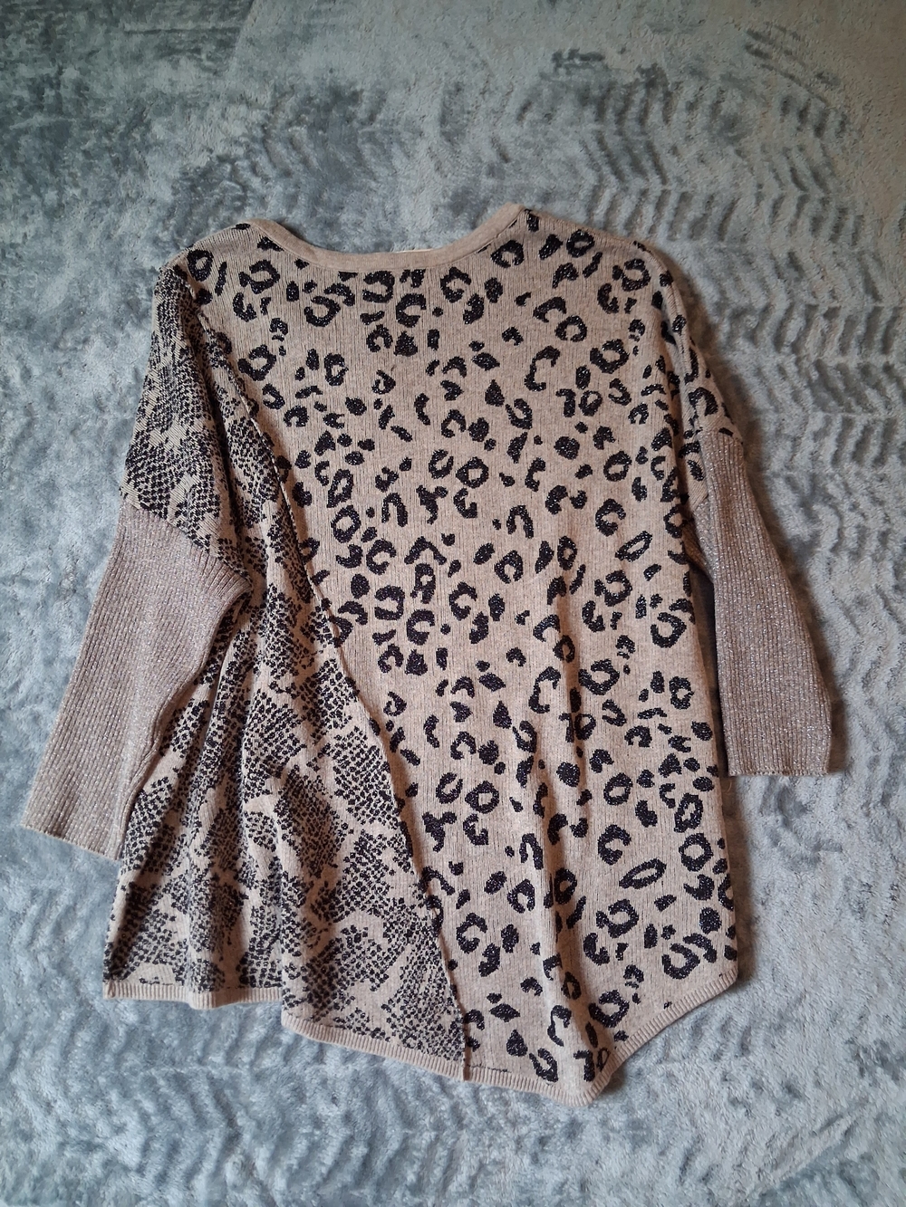 Democracy Top NWT Womens Taupe Animal Print XL Vneck Sweater Leopard - Picture 7 of 7